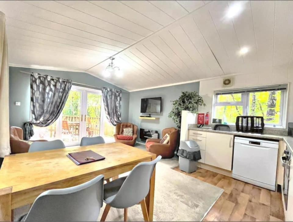 Woodland View -Hot Tub-Tenby-Carmarthen-St Clears Εξωτερικό φωτογραφία