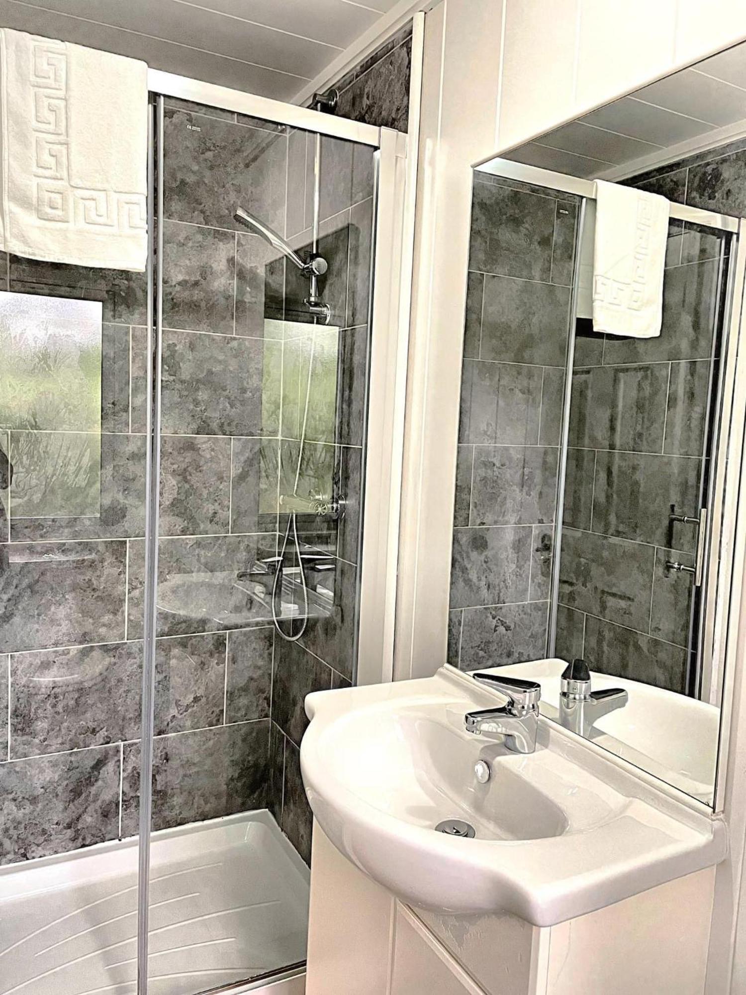 Woodland View -Hot Tub-Tenby-Carmarthen-St Clears Εξωτερικό φωτογραφία